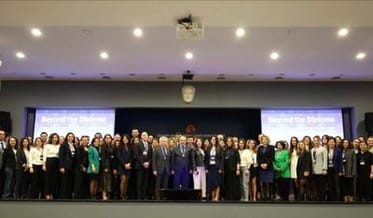 Kastaş ha partecipato a Oltre la Conferenza dei Diplomi